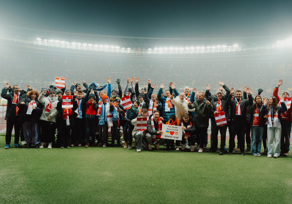 Gruppenfoto auf dem Rasen vom Ernst-Happel Stadion